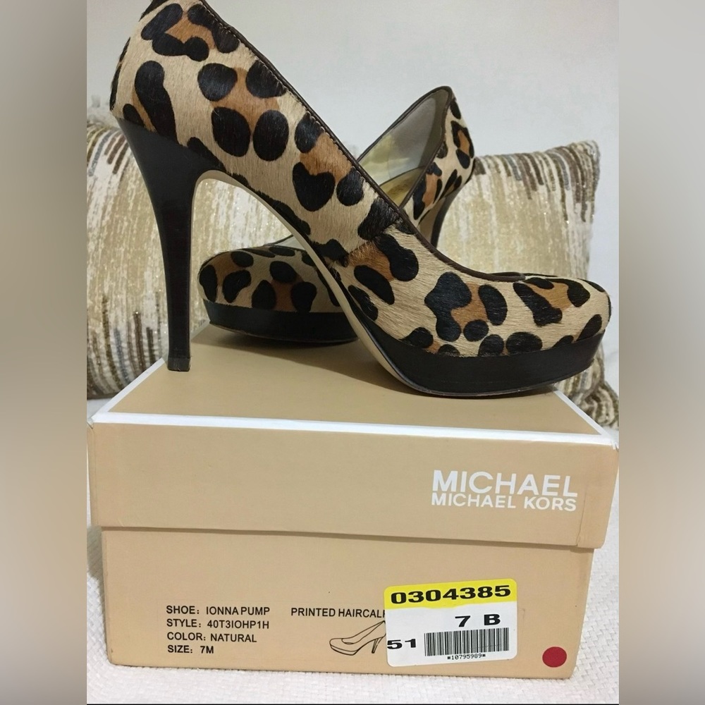 Michael Kors calf skin leather heels.